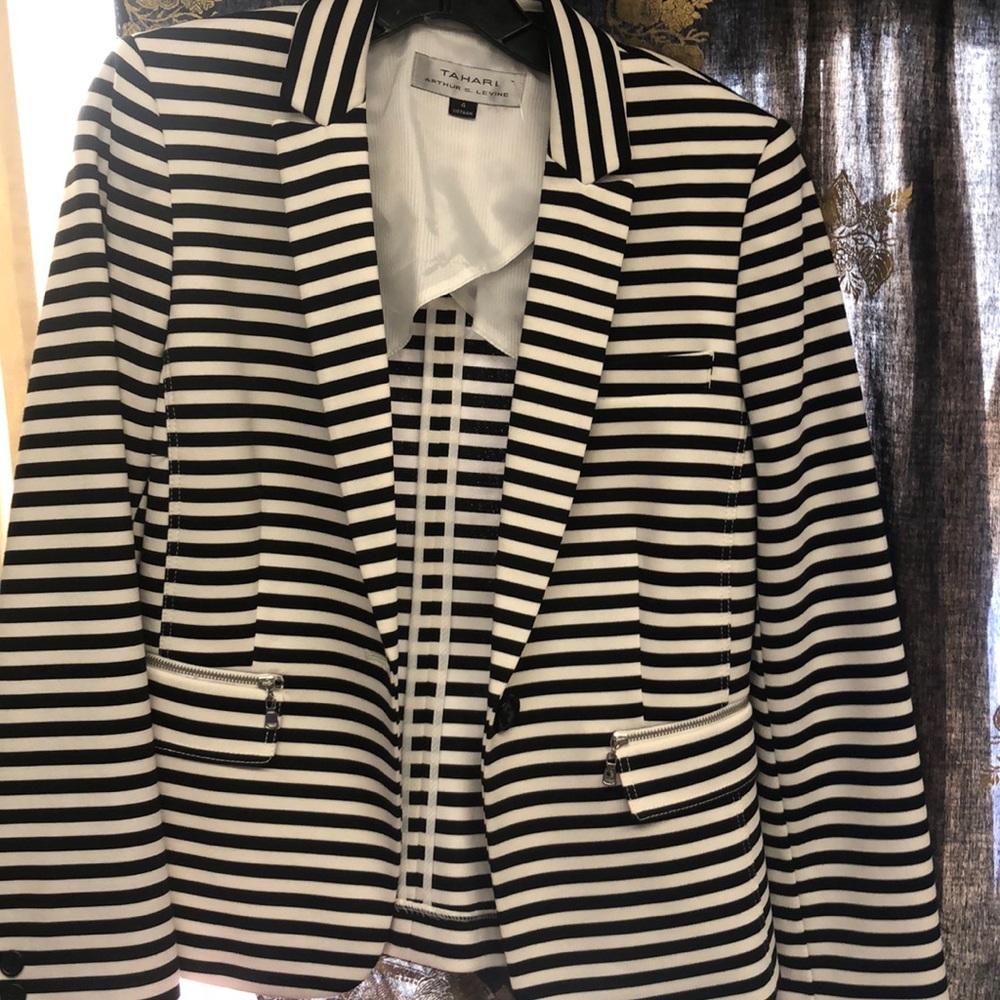 Tahari blazer